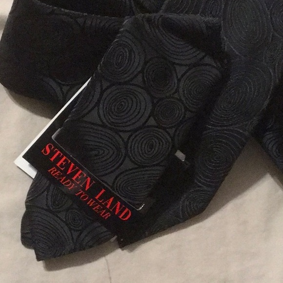 Silk Tie & Hankie Set - Picture 3 of 5